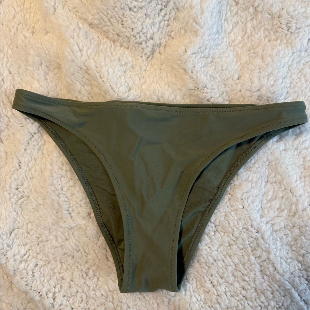 Used like new green Arie cheeky swim bottoms